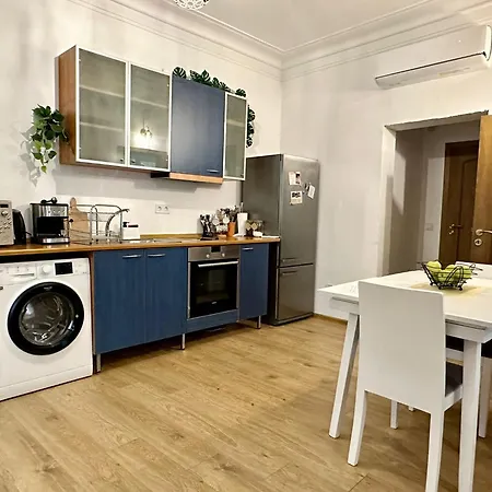 Spacious 1br In Sofia, Next To * 索菲亞