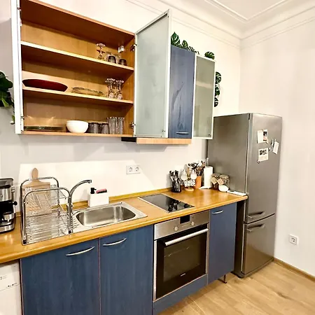 Spacious 1br In Sofia, Next To 索菲亞